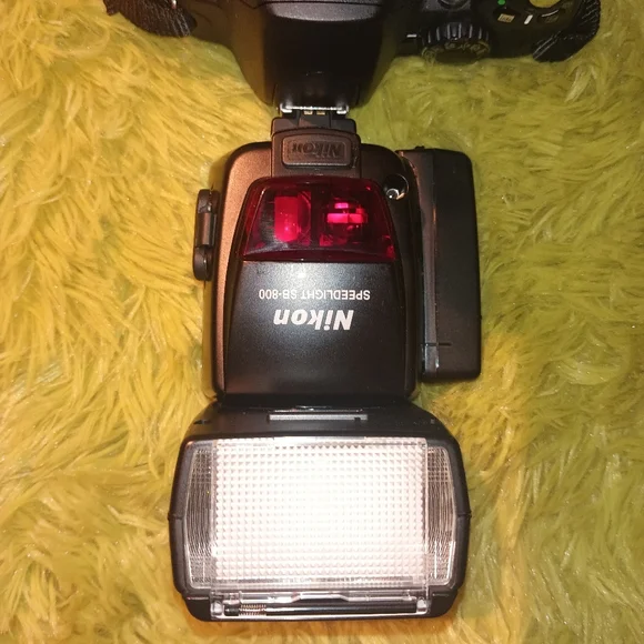 Nikon D40X SLR Digital Camera with Lens, Speedlight, SD card, Strap and Bag - Picture 11 of 12